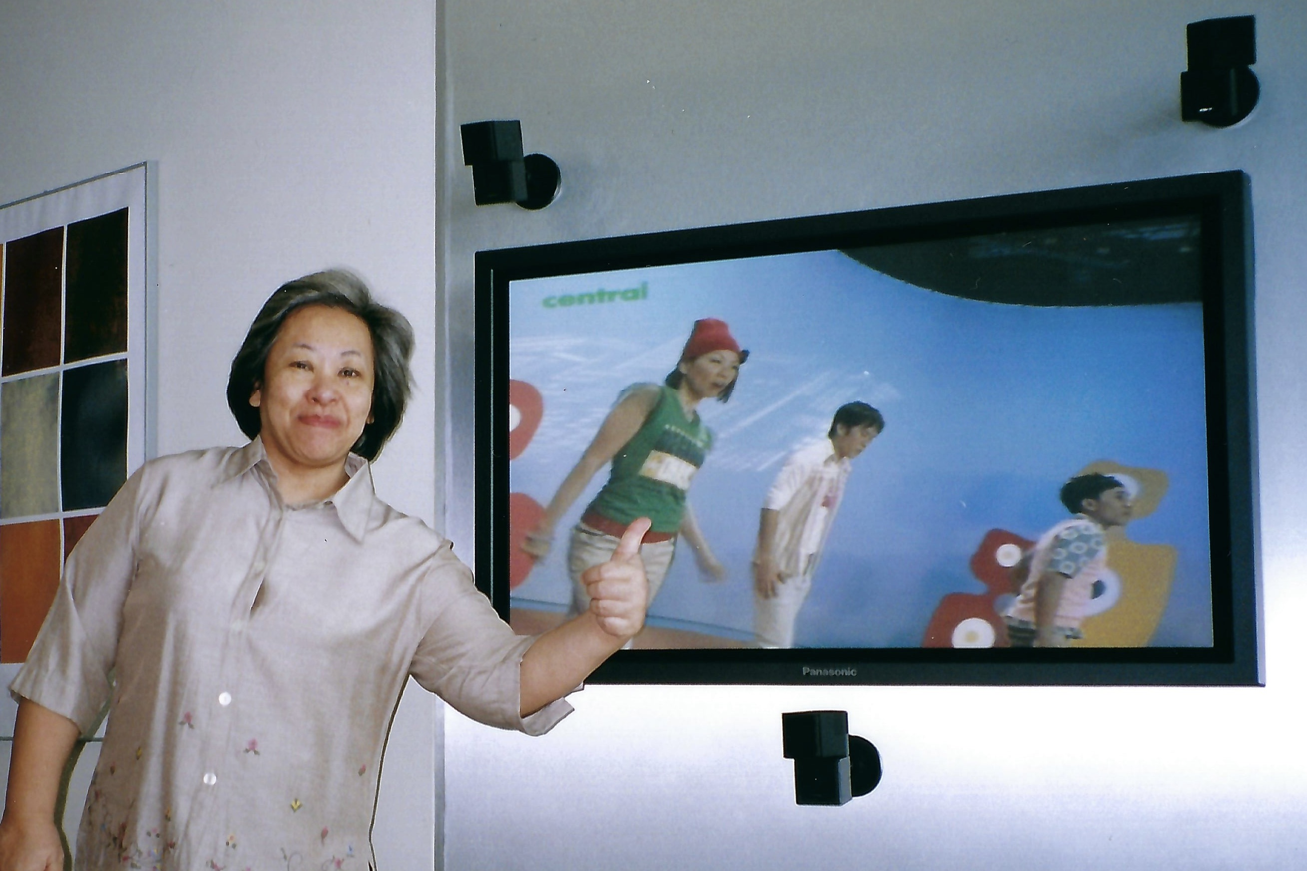 Sophia's mom in front of TV with Sophia on it